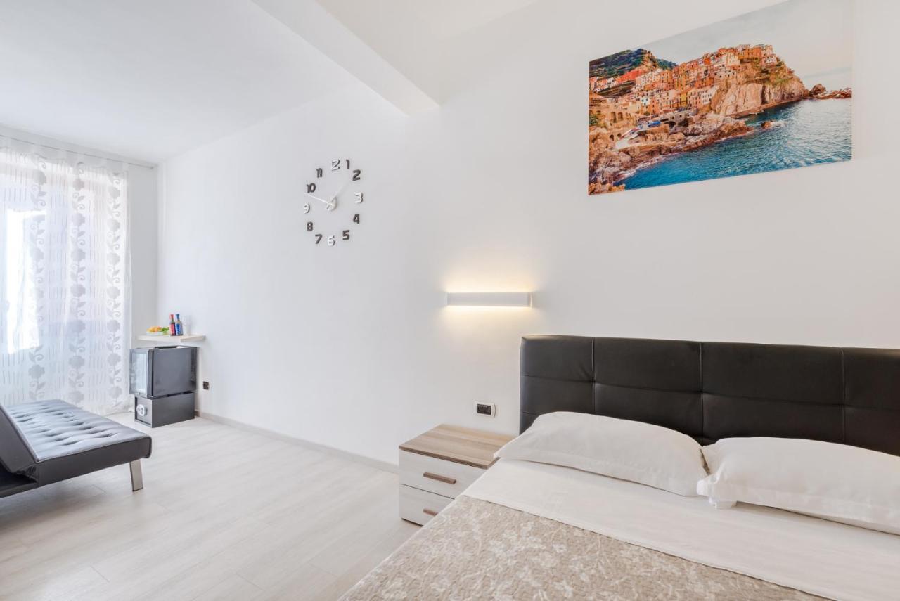 5 Terre Discovering Hotel Riomaggiore Exterior photo